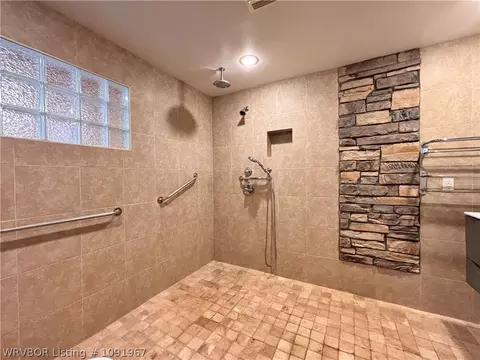 Bath - 123 S Sixth Ave, Bonanza, AR 72916 photo 5 of 9