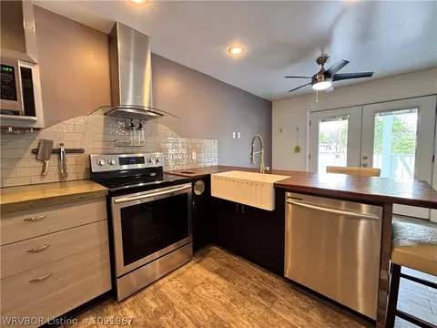 Kitchen - 123 S Sixth Ave, Bonanza, AR 72916 photo 5 of 11