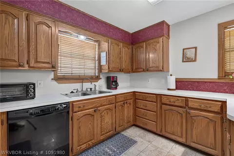Kitchen - 507 Thicksten Dr, Alma, AR 72921 photo 3 of 4
