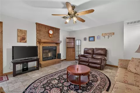 Living - 507 Thicksten Dr, Alma, AR 72921 photo 2 of 2
