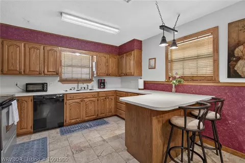 Kitchen - 507 Thicksten Dr, Alma, AR 72921 photo 2 of 4