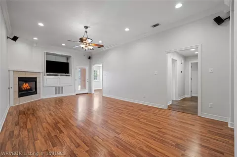 Living - 1548 Rockhurst Dr, Fort Smith, AR 72908 photo 8 of 8