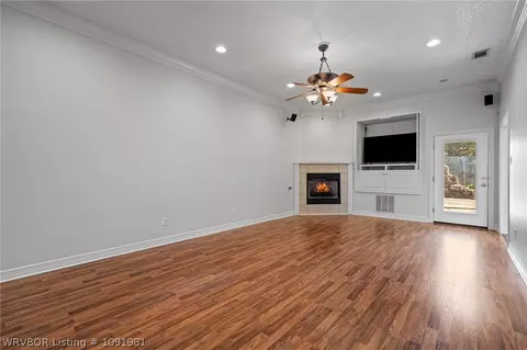 Living - 1548 Rockhurst Dr, Fort Smith, AR 72908 photo 7 of 8