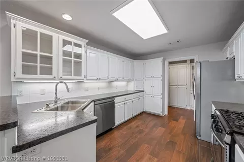 Kitchen - 1548 Rockhurst Dr, Fort Smith, AR 72908 photo 5 of 6