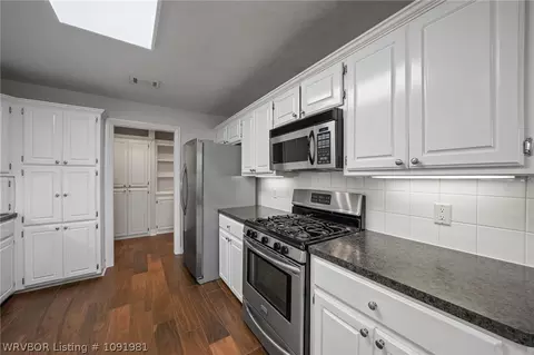 Kitchen - 1548 Rockhurst Dr, Fort Smith, AR 72908 photo 6 of 6