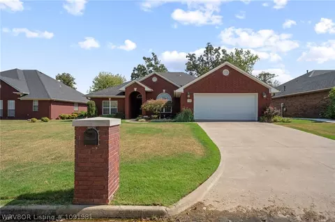 Exterior - 1548 Rockhurst Dr, Fort Smith, AR 72908 photo 3 of 8