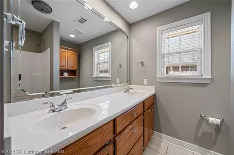 Bath - 1548 Rockhurst Dr, Fort Smith, AR 72908 photo 4 of 4
