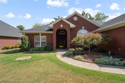 Exterior - 1548 Rockhurst Dr, Fort Smith, AR 72908 photo 4 of 8