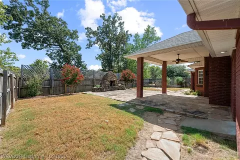 Exterior - 1548 Rockhurst Dr, Fort Smith, AR 72908 photo 5 of 8