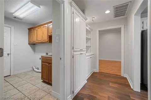 Entry Way - 1548 Rockhurst Dr, Fort Smith, AR 72908 photo 2 of 2