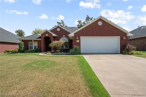 Exterior - 1548 Rockhurst Dr, Fort Smith, AR 72908 photo 2 of 8