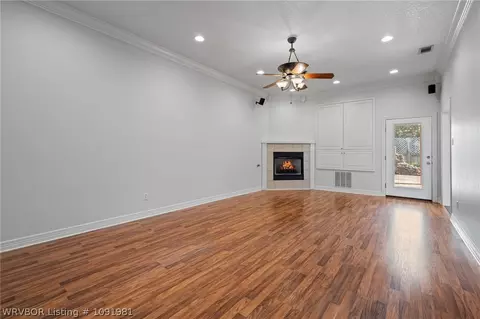 Living - 1548 Rockhurst Dr, Fort Smith, AR 72908 photo 4 of 8
