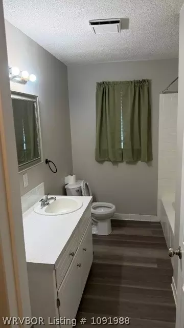 Bath - 1006 Pattie Ln, Barling, AR 72923 photo 1 of 1