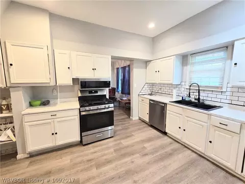 Kitchen - 1505 S 12th St, Fort Smith, AR 72901 photo 4 of 5