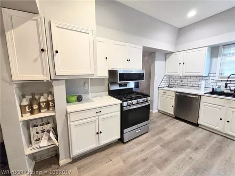 Kitchen - 1505 S 12th St, Fort Smith, AR 72901 photo 3 of 5