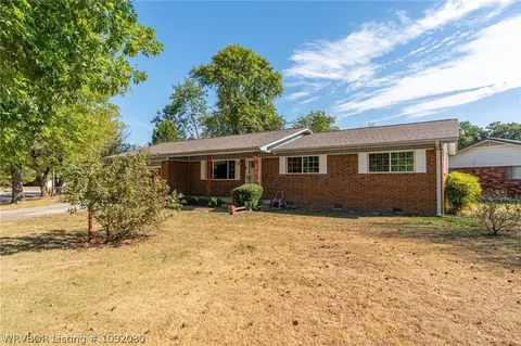 Exterior - 120 Dartmouth Ln, Fort Smith, AR 72908 photo 2 of 9