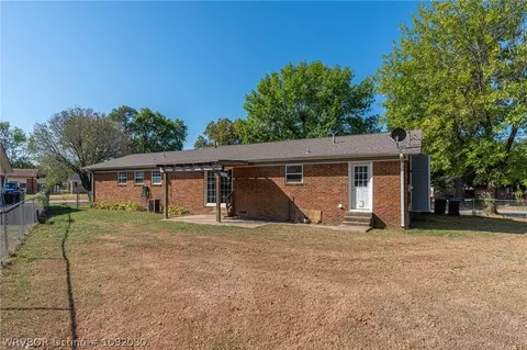Exterior - 120 Dartmouth Ln, Fort Smith, AR 72908 photo 7 of 9