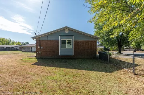 Exterior - 120 Dartmouth Ln, Fort Smith, AR 72908 photo 5 of 9