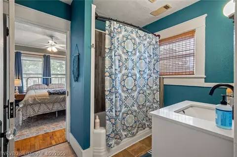 Bath - 1515 Bluff Ave, Fort Smith, AR 72901 photo 1 of 2