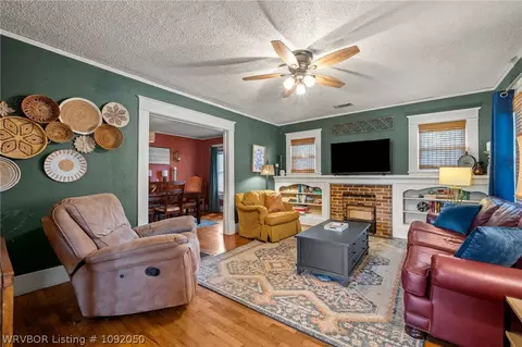 Living - 1515 Bluff Ave, Fort Smith, AR 72901 photo 2 of 4