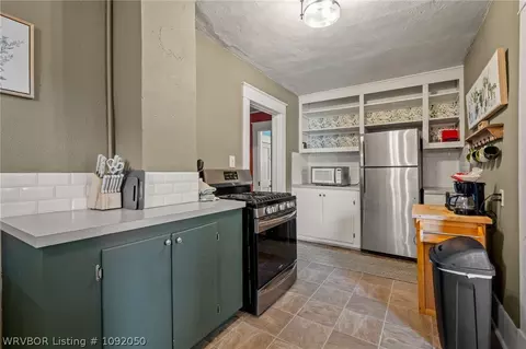 Kitchen - 1515 Bluff Ave, Fort Smith, AR 72901 photo 2 of 3