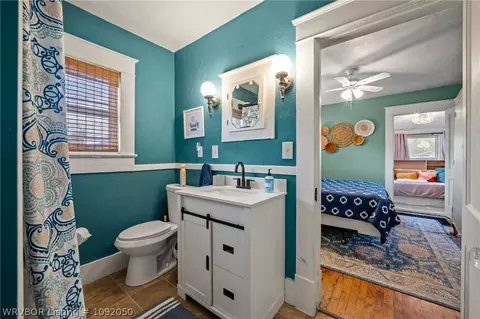 Bath - 1515 Bluff Ave, Fort Smith, AR 72901 photo 2 of 2