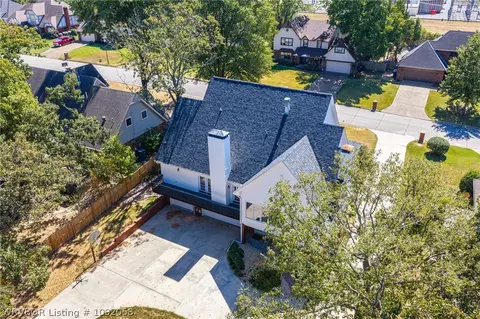 View/Area - 8813 Copper Oaks Ln, Fort Smith, AR 72903 photo 3 of 11