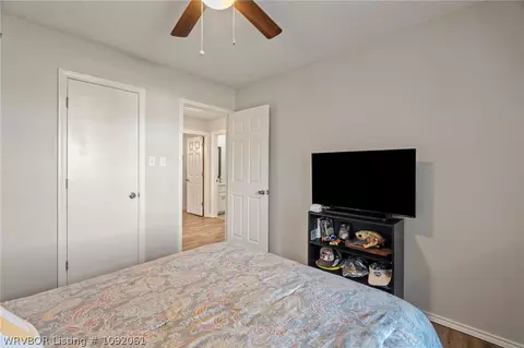 Bedroom - 2108 N River Rd, Lavaca, AR 72941 photo 4 of 6