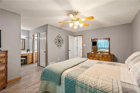Bedroom - 2108 N River Rd, Lavaca, AR 72941 photo 2 of 6