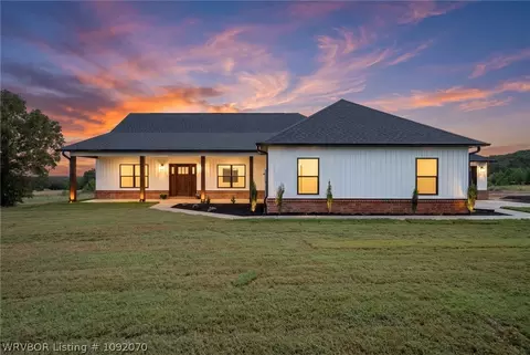 10114 Par Ln, Mountainburg, AR 72946