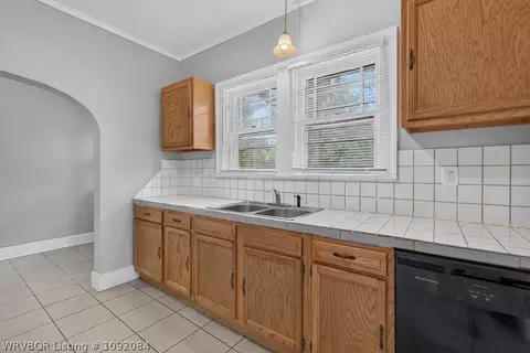 Kitchen - 2600 Dodson Ave, Fort Smith, AR 72901 photo 1 of 2