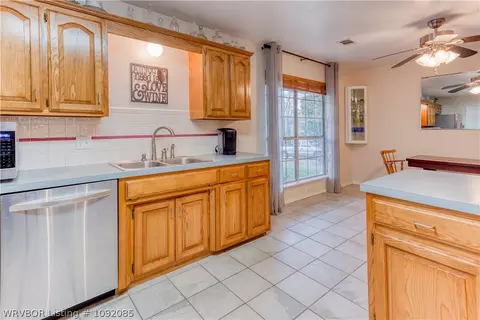 Kitchen - 9609 Bridgeford Rd, Fort Smith, AR 72908 photo 4 of 5