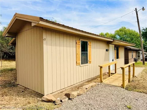 705 W Spear St, Gans, OK 74936 photo 2