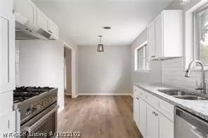 Entry Way - 200 S 21st Ter, Fort Smith, AR 72908 photo 2 of 5