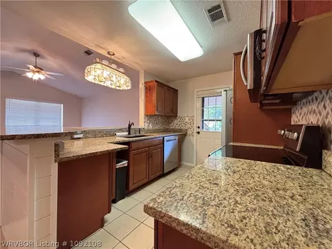 Kitchen - 1207 12th Ter, Barling, AR 72923 photo 6 of 7