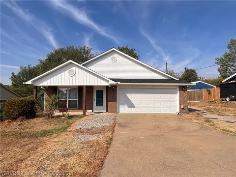 1207 12th St, Barling, AR 72923