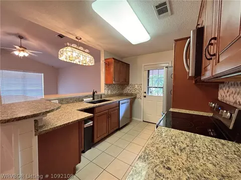 Kitchen - 1207 12th Ter, Barling, AR 72923 photo 5 of 7