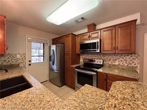 Kitchen - 1207 12th Ter, Barling, AR 72923 photo 3 of 7