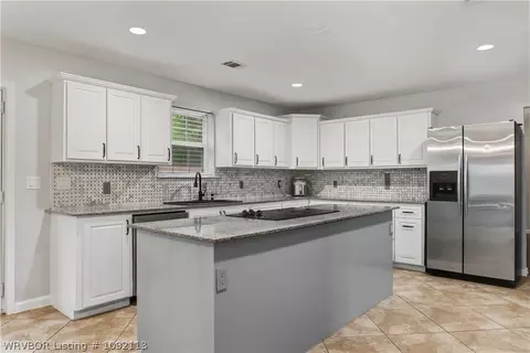 Kitchen - 519 Thicksten Dr, Alma, AR 72921 photo 2 of 2