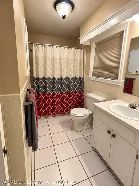 Bath - 1305 Meadow Ln, Fort Smith, AR 72908 photo 1 of 4