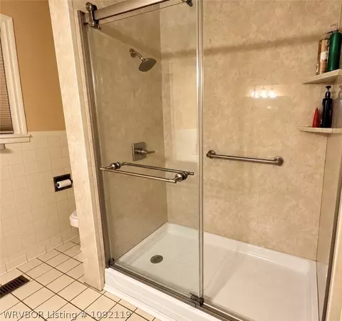 Bath - 1305 Meadow Ln, Fort Smith, AR 72908 photo 4 of 4