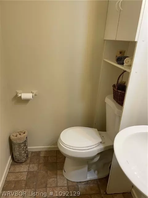 Bath - 8001 Colony Ln, Fort Smith, AR 72908 photo 3 of 5