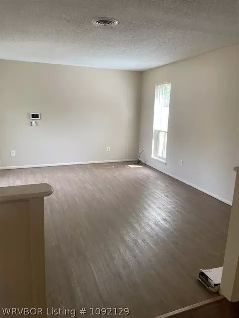 Living - 8001 Colony Ln, Fort Smith, AR 72908 photo 1 of 2