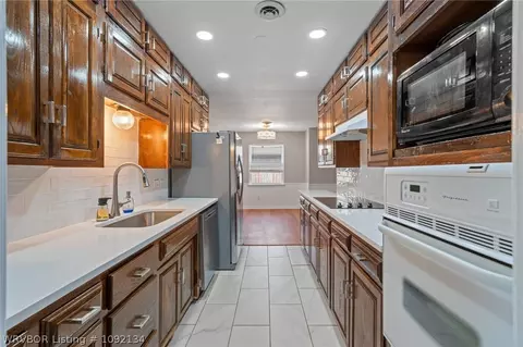 Kitchen - 8925 Bryn Mawr Cir, Fort Smith, AR 72908 photo 1 of 1