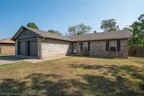 Exterior - 8925 Bryn Mawr Cir, Fort Smith, AR 72908 photo 2 of 6