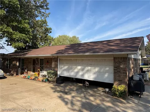 Exterior - 8436 Sebastian Lake Dr, Hackett, AR 72937 photo 2 of 5