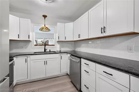 Kitchen - 4505 Park Rd, Lavaca, AR 72941 photo 2 of 2