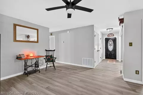 Entry Way - 4505 Park Rd, Lavaca, AR 72941 photo 2 of 2