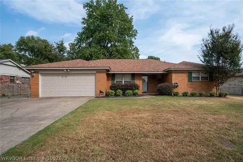 8205 Clover Dr, Fort Smith, AR 72908