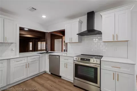 Kitchen - 1447 N 52nd St, Fort Smith, AR 72904 photo 2 of 3